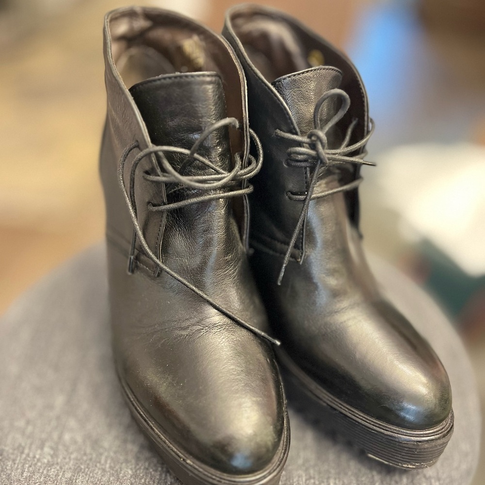 Wedge booties/brogue . Brand : laura Bellariva